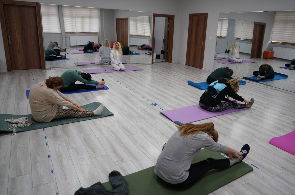 Edremit'te Komşularla Yoga Etkinlikleri Devam Ediyor