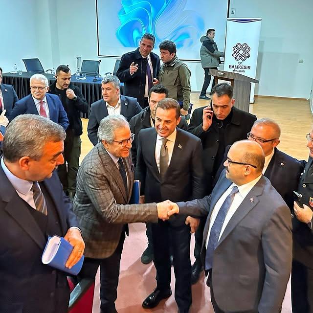 Balıkesir'de Sokak Hayvanları İçin Olağanüstü Toplantı: Koruma Kanunu ve Yeni Düzenlemeler Masaya Yatırıldı