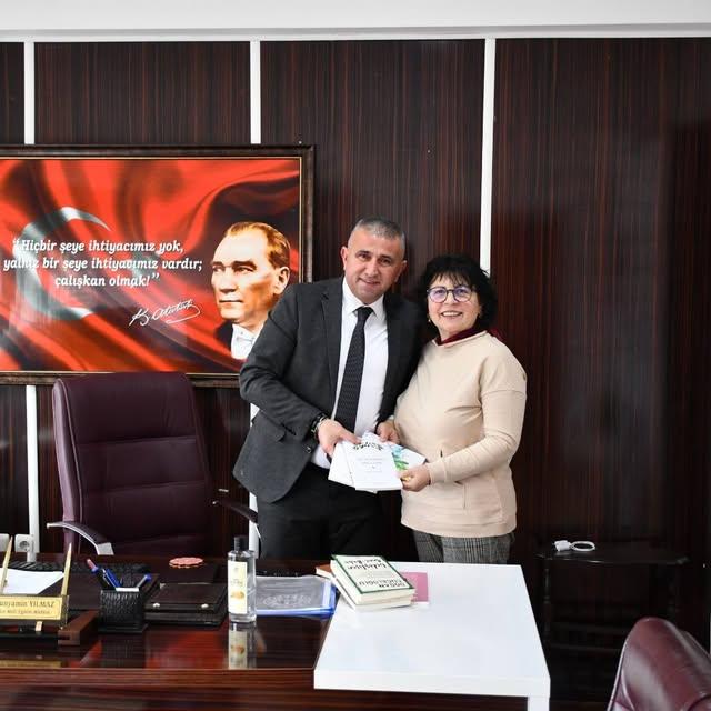 Yazar Demet Tok'tan Gömeç İlçe Milli Eğitim Müdürlüğüne Anlamlı Ziyaret