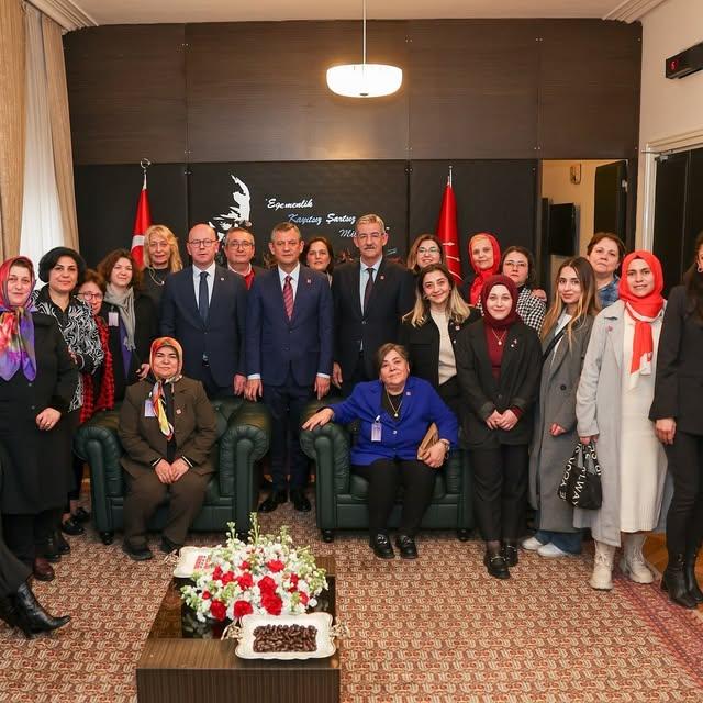 CHP Heyeti, Genel Başkan Özgür Özel'i Ziyaret Etti