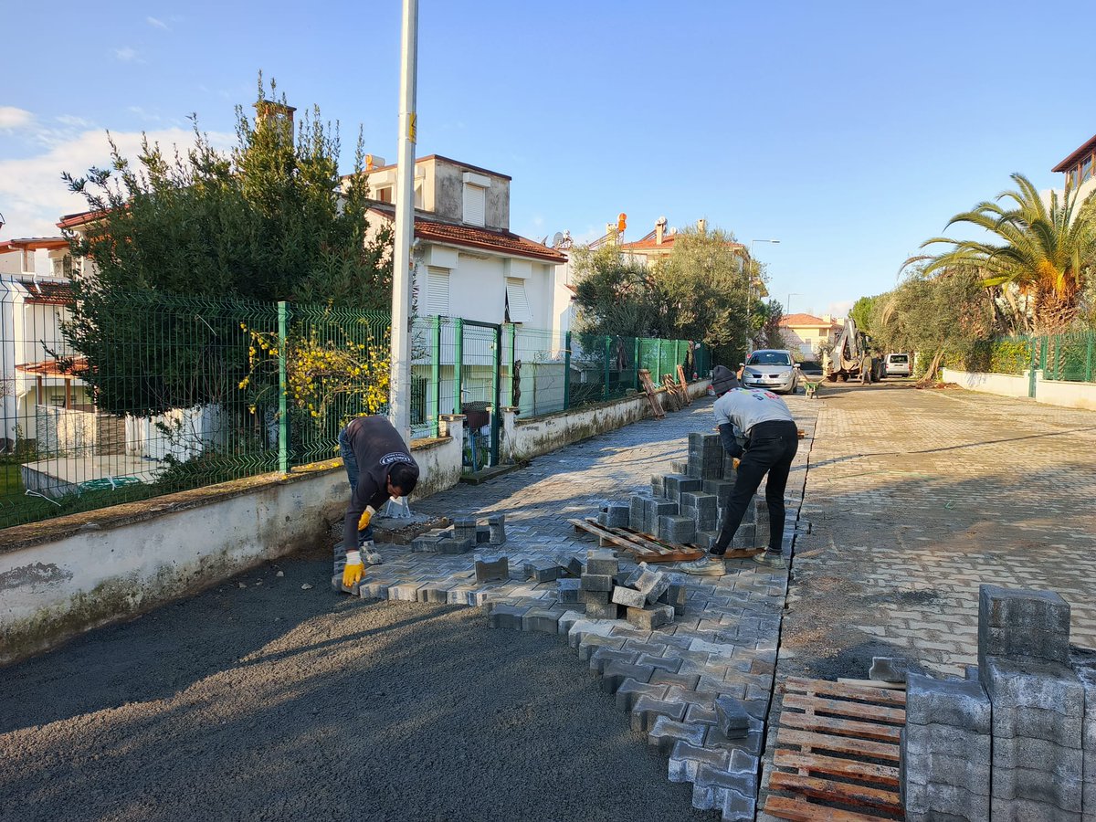 Altınoluk Mahallesi’nde Yol Bakım ve Tamirat Çalışmaları Tüm Hızıyla Devam Ediyor