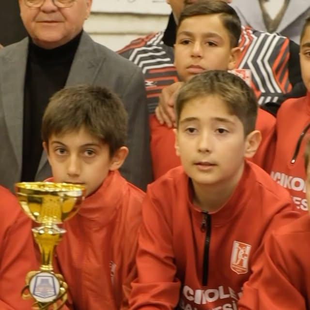 Altıeylül Belediyesi'nden U12 Takımına Destek Ziyareti