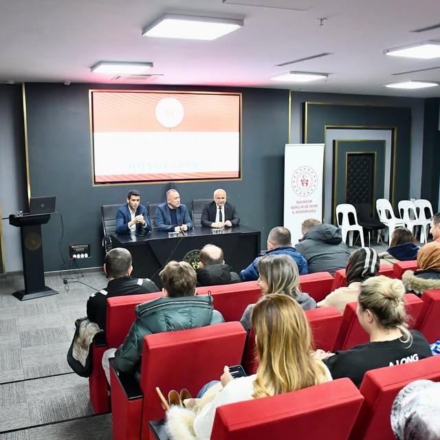 Balıkesir'de Sporcular ve Veliler İçin Bilgilendirme Toplantısı Düzenlendi