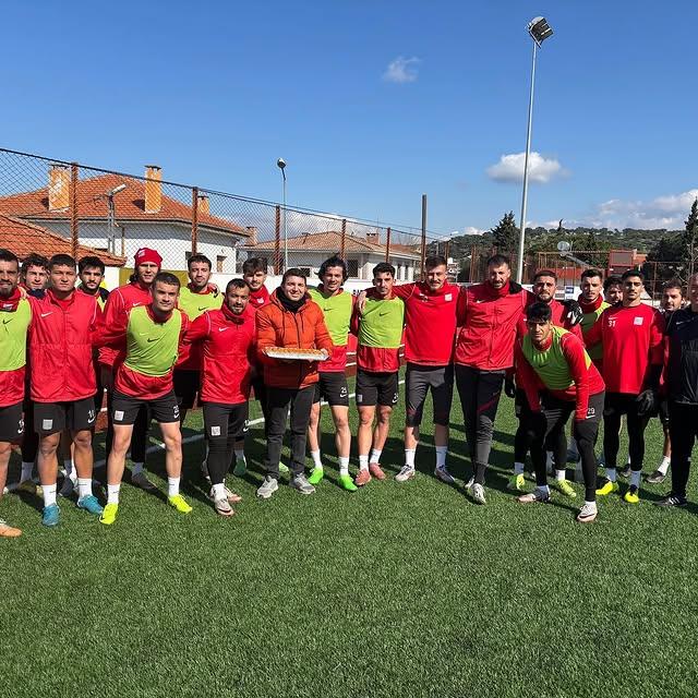 Ayvalıkgücü Belediyespor’a Tatlı Destek