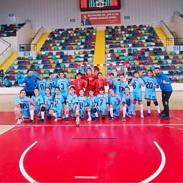 Adalar Belediyespor Hentbol Takımı Balıkesir Şampiyonu Oldu