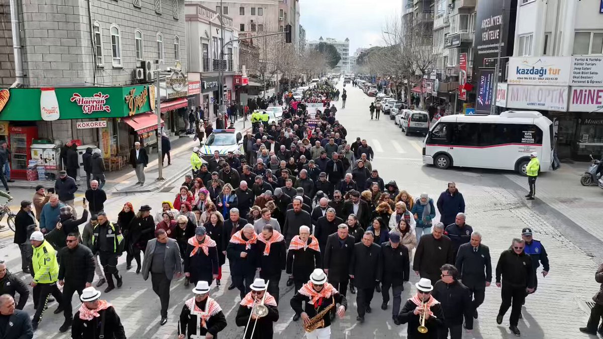 Edremit Zeytin Hasat Sonu Meci Şenliği Coşkulu Başladı