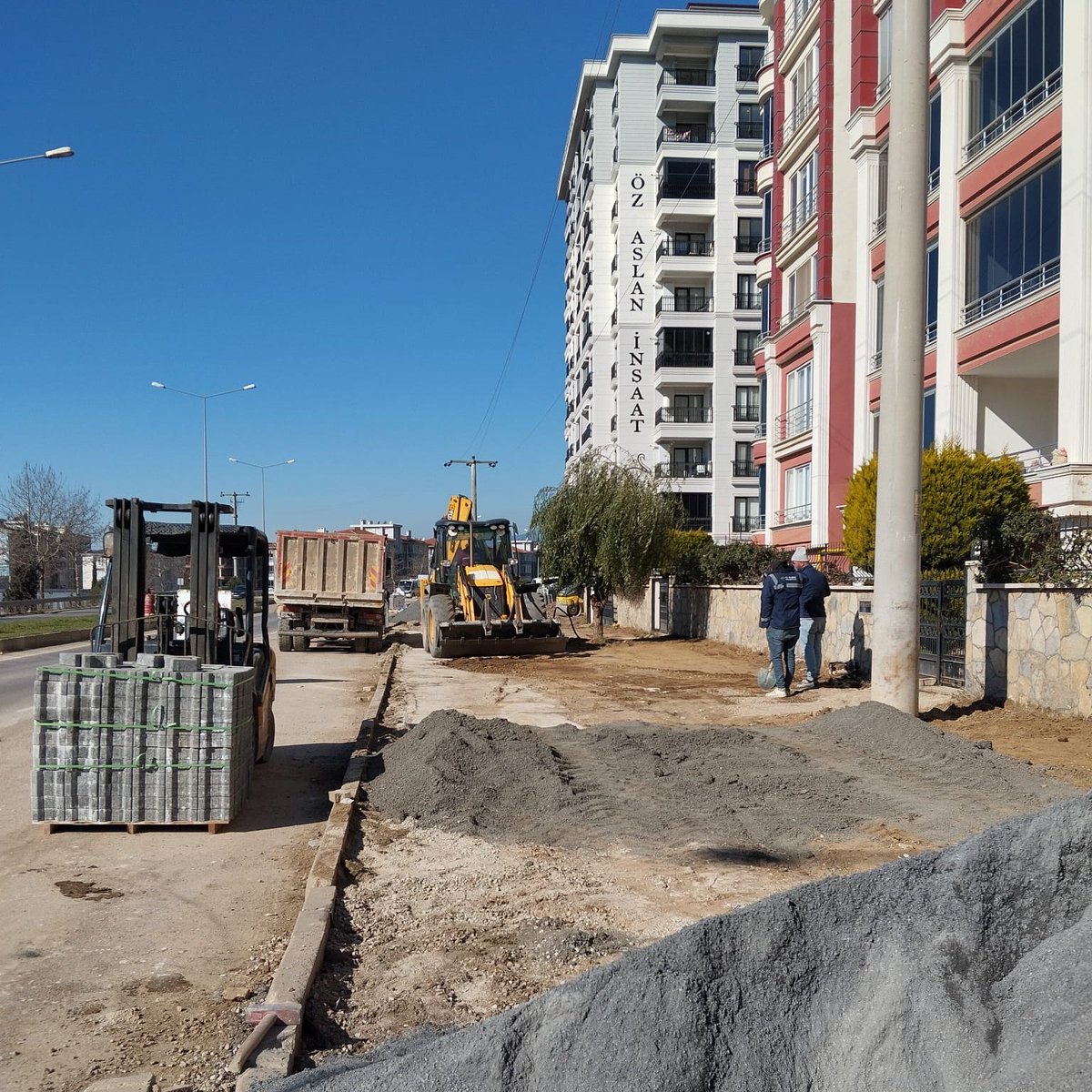 Edremit'te Kaldırım Yenileme Çalışmaları Başladı