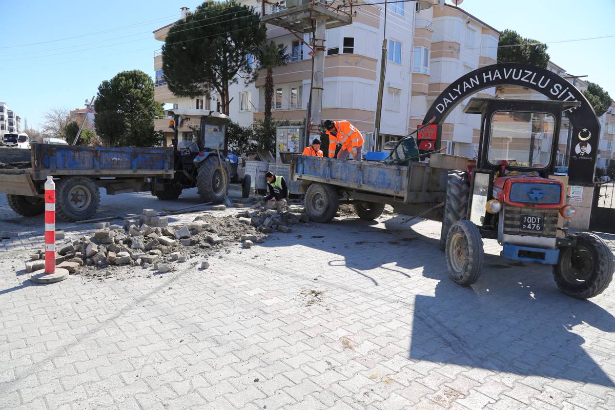 Edremit Belediyesi'nden Hızlı Yol Tamirat Çalışmaları