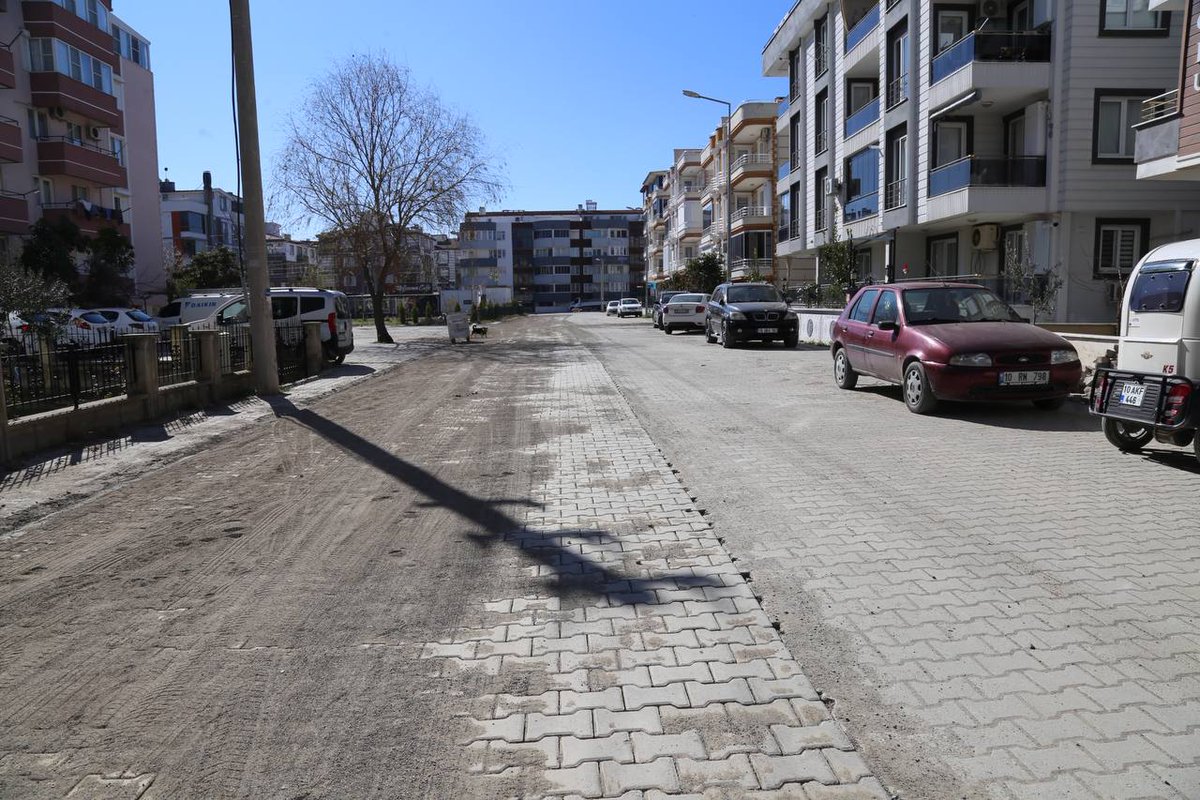 Edremit Belediyesi Doğalgaz Çalışmaları Sonrası Yol Tamiratını Tamamladı