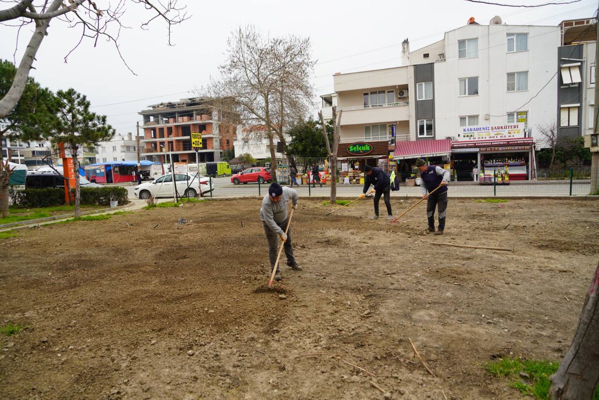 Edremit'te Yeni Park İçin İlk Adım: Çimlendirme Başladı