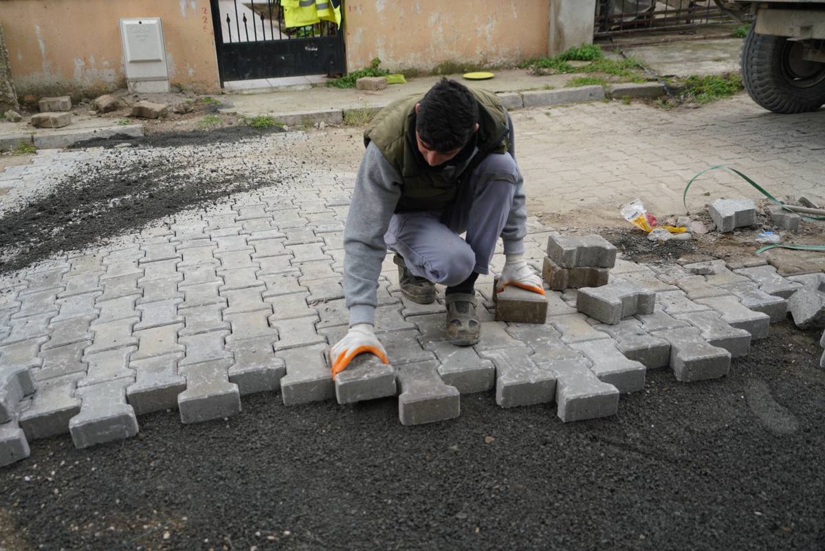 Edremit'te Bozulan Yolların Tamiri Hız Kesmeden Devam Ediyor