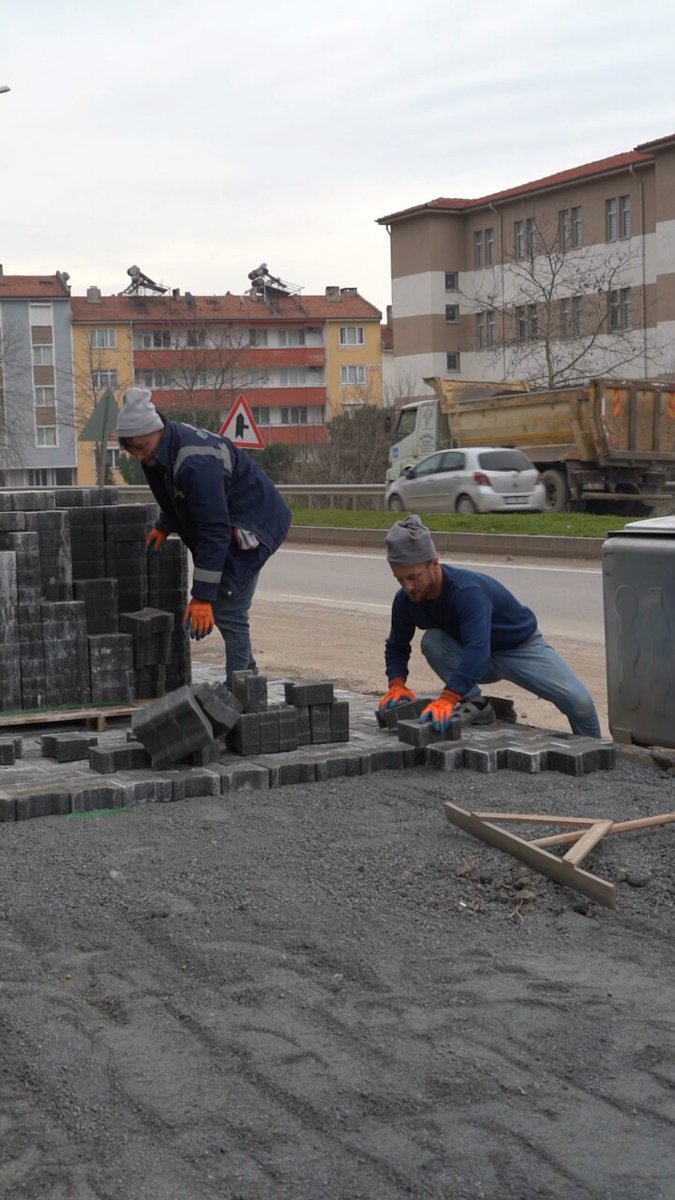 Edremit'te Yol Yenileme Çalışmaları Hız Kesmeden Devam Ediyor