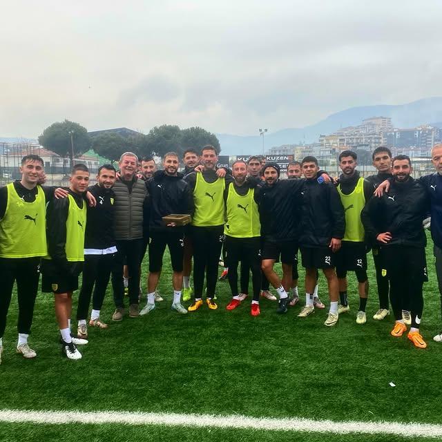 Edremitspor'a Tatlı Sürpriz: Haydar Çelikkesen'den Anlamlı Ziyaret