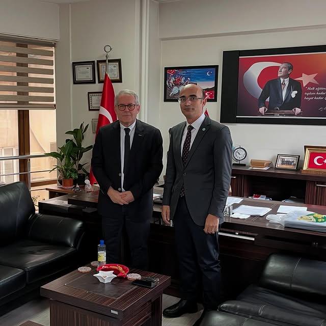 Altınoluk Meslek Yüksekokulu Müdürü Edremit Halk Eğitimi Merkezi'ni Ziyaret Etti