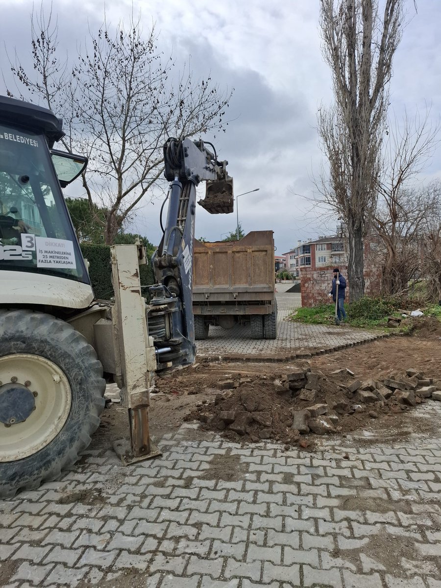 Edremit'te Cennetayağı Mahallesi'nde Yol Yapım Çalışmaları Başladı