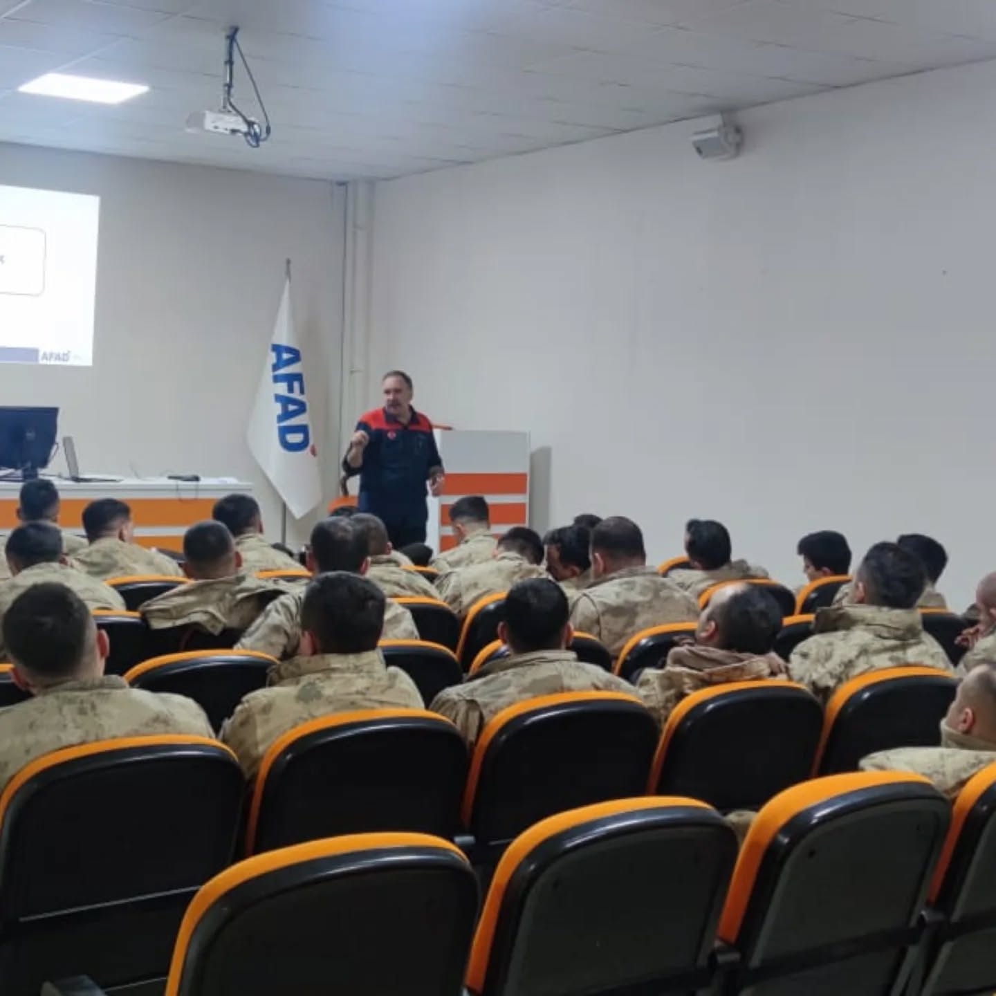 Valilik Enkazda Arama ve Kurtarma Eğitimlerine Başladı