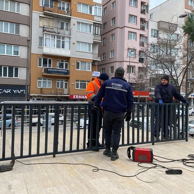 Bandırma BİLSEM'e Güvenlik Önlemi: Bahçe Duvarlarına Demir Parmaklık Eklendi