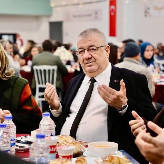 Edremit Belediyesi’nden Komşularla Birlikte İftar Organizasyonu