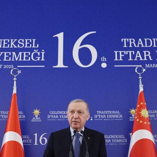 AK Parti, Cumhurbaşkanının Katılımıyla Büyükelçilerle İftar Düzenledi