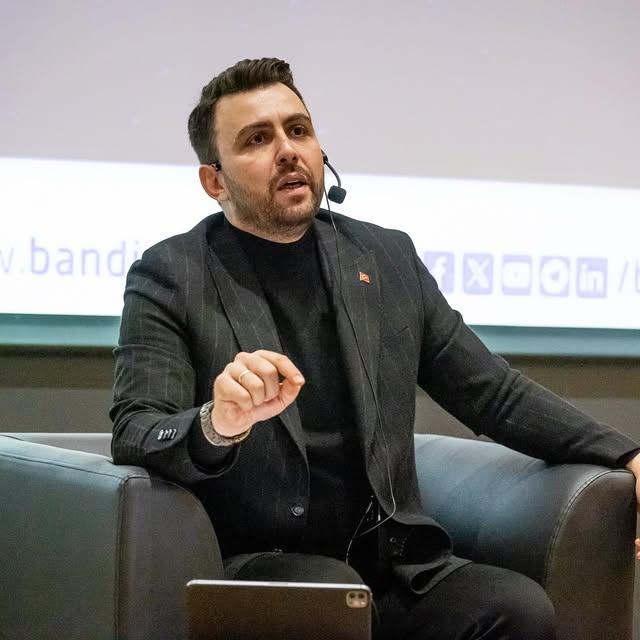 Bandırma'da Dünya Ekonomisi ve Türkiye'nin Rolü Değerlendirildi