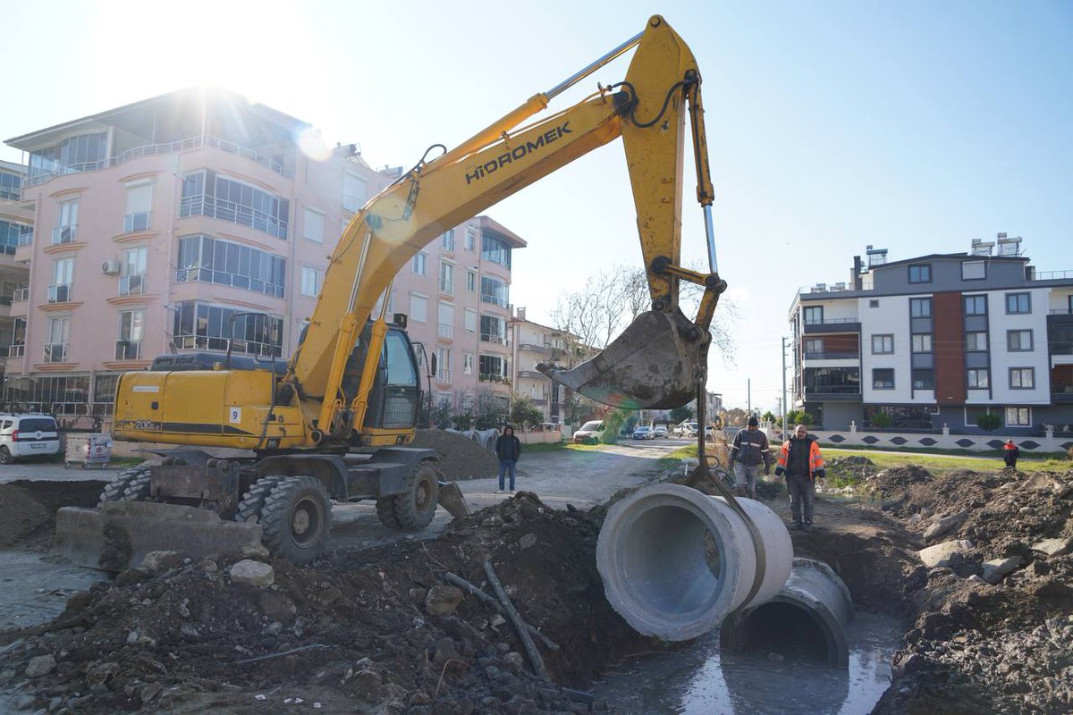 Altınkum Mahallesi'nde Yağmur Suyu Drenaj Çalışmaları Sürüyor