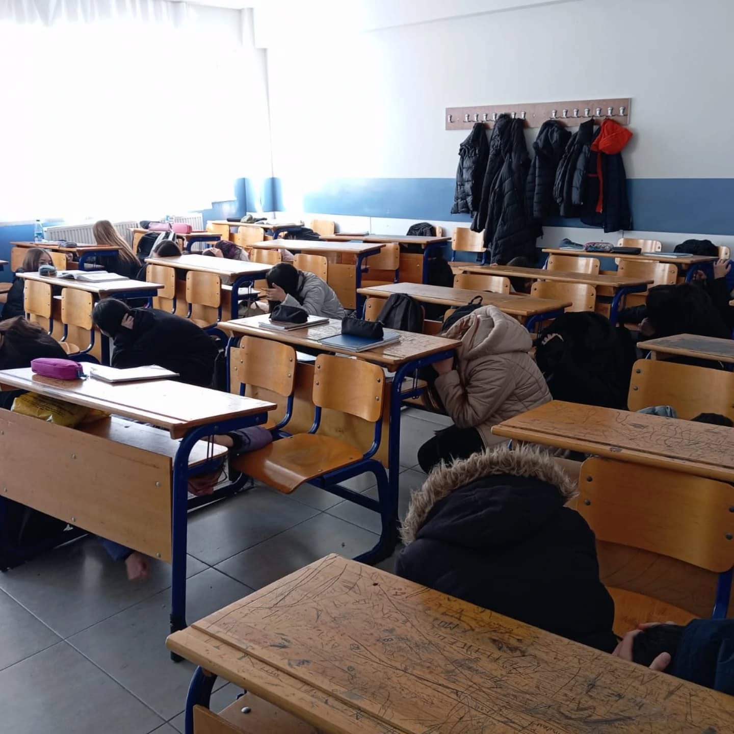 Deprem Haftası Kapsamında Lisede Tatbikat Gerçekleştirildi