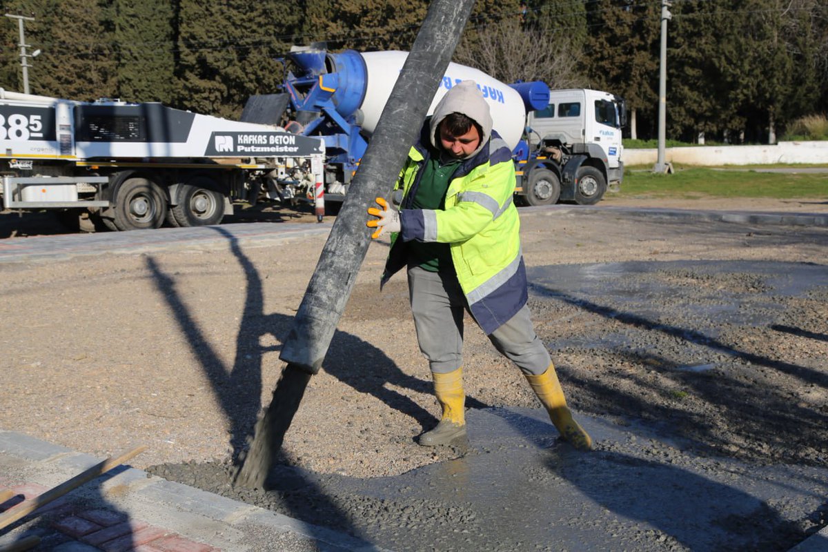 Edremit'te Çıkrıkçı Mahallesi İçin İlk Parkın Yapımına Başlandı