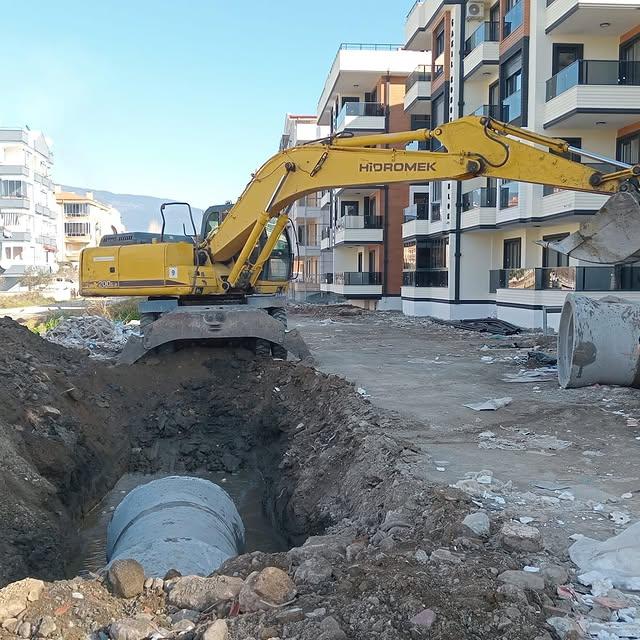 Altınkum Mahallesi'nde Yağmursuyu Drenaj Hattı Çalışmaları Sürüyor