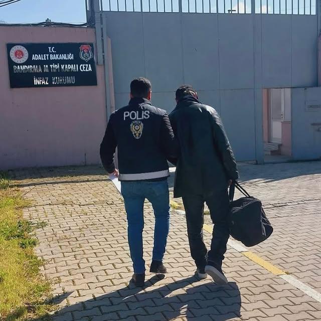 Balıkesir'de Dolandırıcılık Suçundan Aranan Şahıs Yakalandı