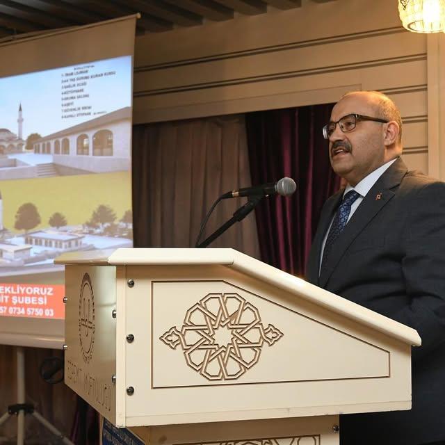 Vali İsmail Ustaoğlu, Edremit'te Vatandaşlarla Bir Araya Geldi