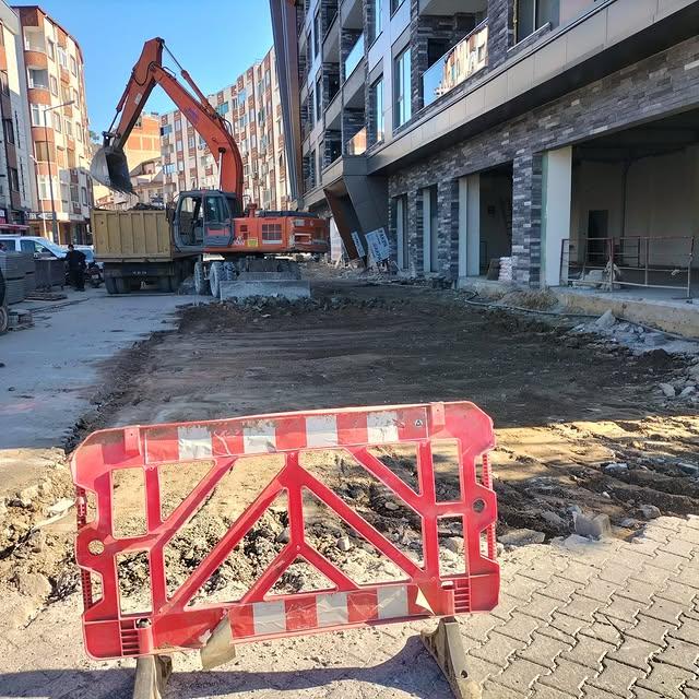 Edremit Belediyesi'nden Yol Tamirat Çalışmaları