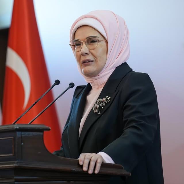 Ak Parti Balıkesir Milletvekili Belgin Uygur'un Kadın Emekçileri Öven Paylaşımı