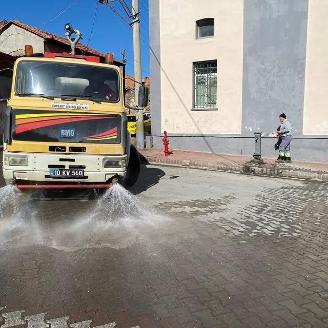 Edremit Belediyesi'nden Komşulara Temizlik Çağrısı