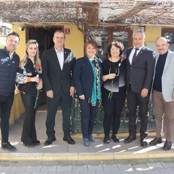 Edremit Belediyesi'nden Kadınlara Özel Kutlama