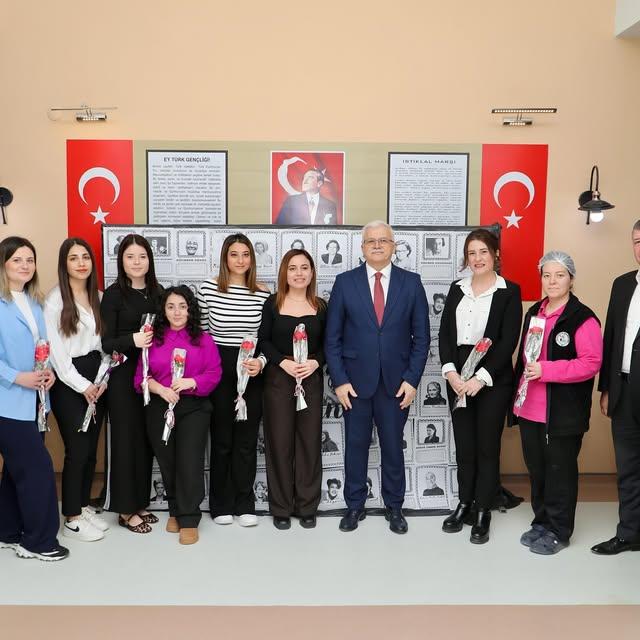 Burhaniye Belediyesi'nde 8 Mart Kutlamaları