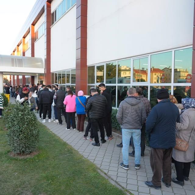 Burhaniye'de Ramazan Bereketi: Belediye İftarı ile Hemşehriler Buluştu