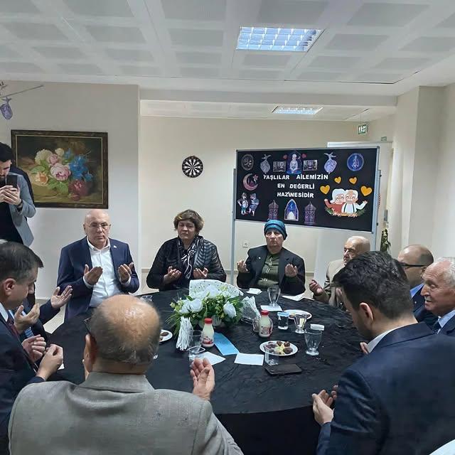 Ak Parti Balıkesir Milletvekili İsmail Ok, Büyüklerle İftar Sofrasında Buluştu