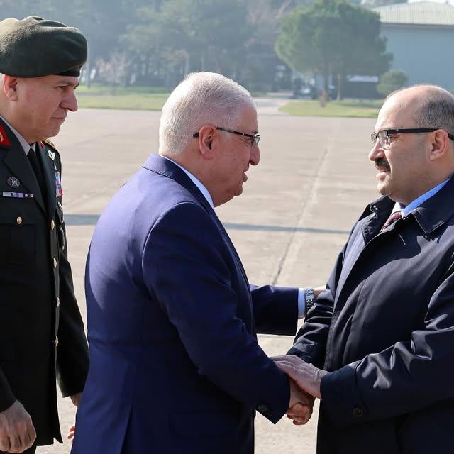 Balıkesir Valisi, Milli Savunma Bakanı'nı Karşıladı