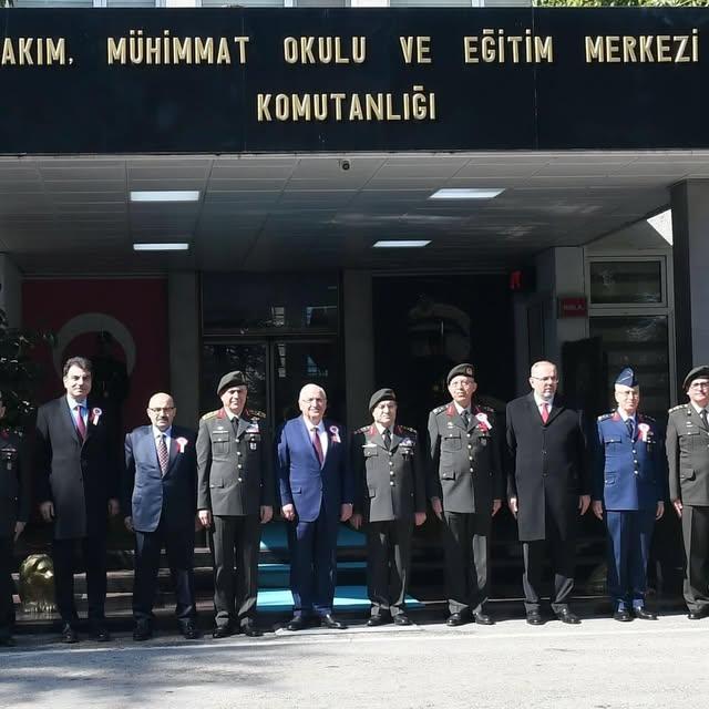 Balıkesir Valisi İsmail Ustaoğlu, Milli Savunma Bakanı Yaşar Güler ile Bakım Mühimmat Okulu ve Eğitim Merkezi Komutanlığını Ziyaret Etti