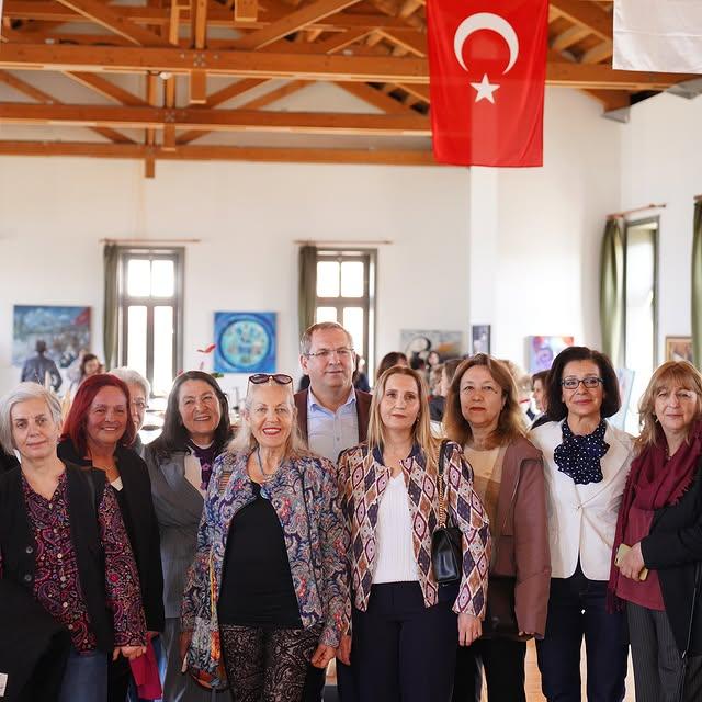 Ayvalık Belediye Başkanı Mesut Ergin, Kadınlar Gününde Sanatçıları Destekledi