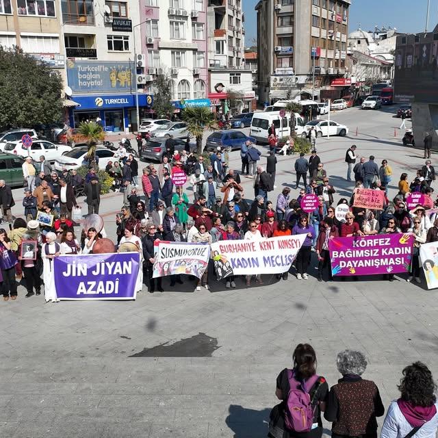 Burhaniye'de 8 Mart Dünya Emekçi Kadınlar Günü Kutlandı