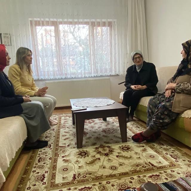 Ak Parti Balıkesir Milletvekili Belgin Uygur'dan Şehit Ailesine Ziyaret