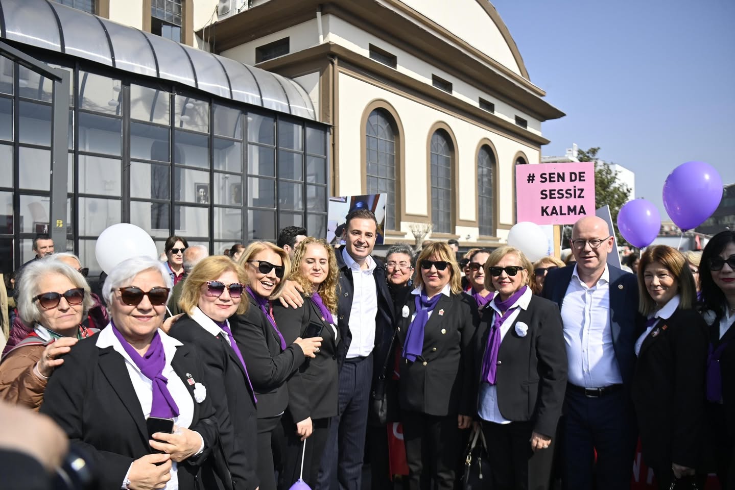 Balıkesir Büyükşehir Belediye Başkanı Ahmet Akın'dan 8 Mart Dünya Emekçi Kadınlar Günü Mesajı