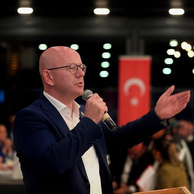 CHP Balıkesir Milletvekili Serkan Sarı'dan İzmir'de Hemşehrileriyle Birlikte İftar