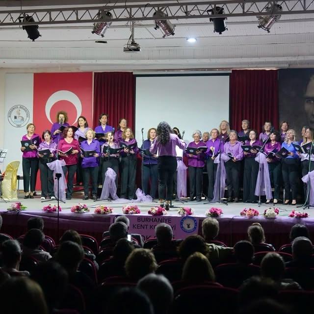 Burhaniye'de 8 Mart'a Özel Muhteşem Konser