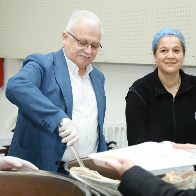 Burhaniye Belediyesi'nden Geleneksel İftar Yemeği