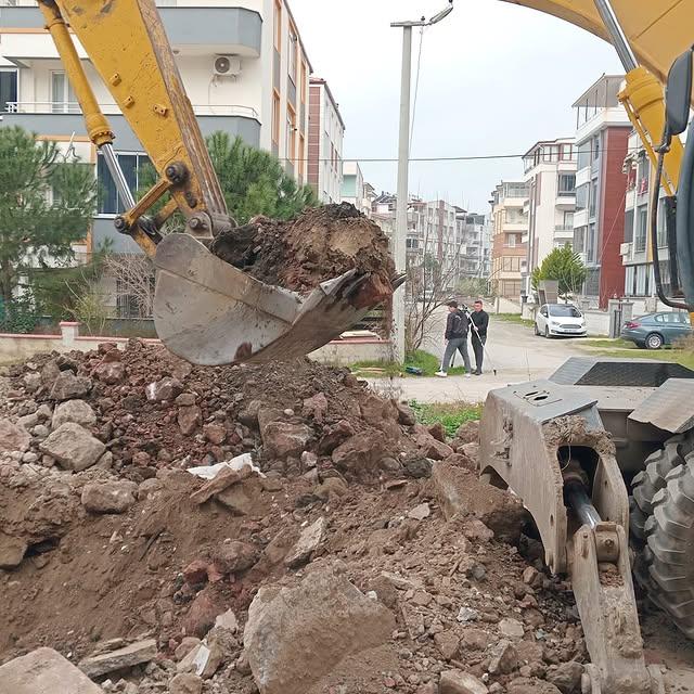 Edremit Belediyesi'nden Yağmursuyu Drenaj Hattı Çalışmaları