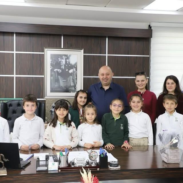 Gönen Belediyesi'ne Öğrencilerin Neşeli Ziyareti