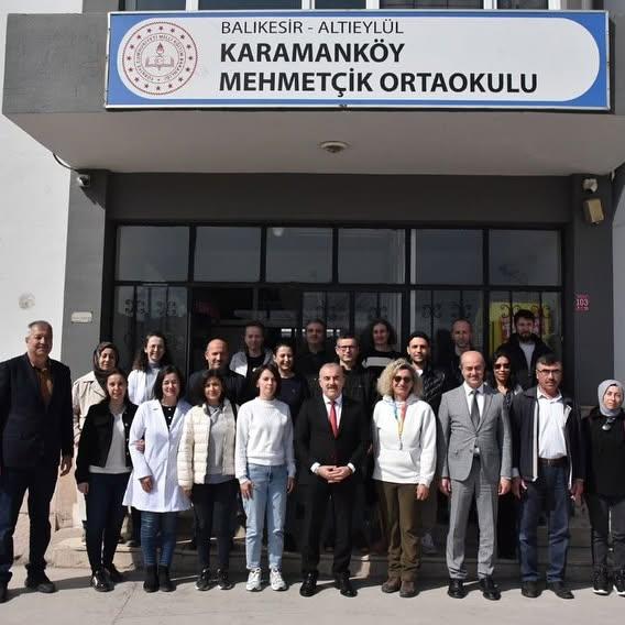 Balıkesir İl Milli Eğitim Müdürü, Karamanköy Mehmetçik Ortaokulunu Ziyaret Etti