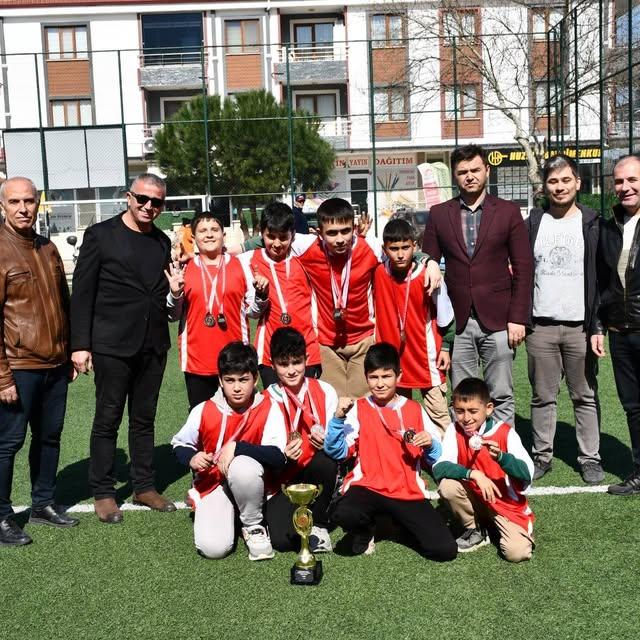 Gömeç'te Ortaokullar Arası Kaymakamlık Kupası Futbol Müsabakaları Sona Erdi